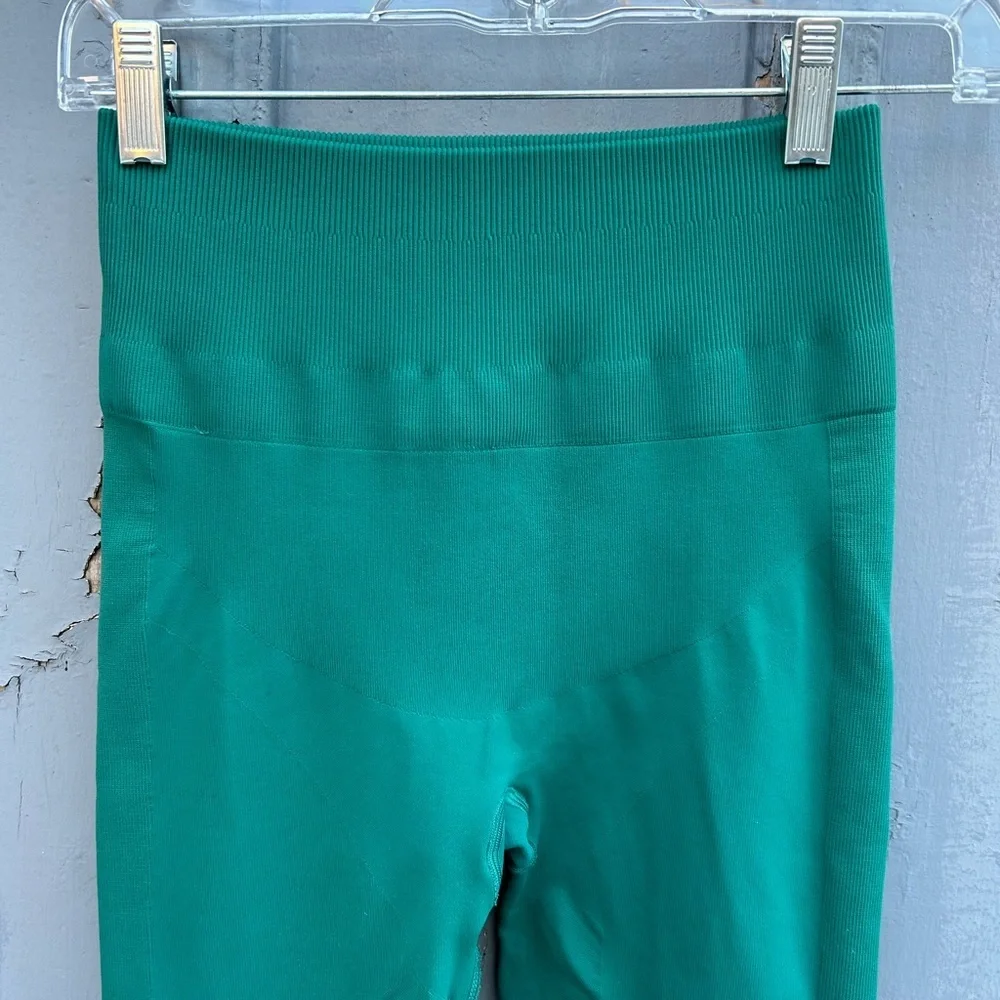 Lululemon Zone In Compression Tight, size 4 - Picture 6 of 9